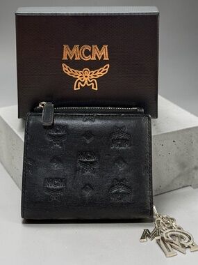 PreLOVED 💗 MCM KLARA TWO-FOLD WALLET IN MONOGRAM LEATHER Zip Wallet + Charm +BOX